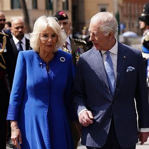 Крал Чарлз и кралица <em>Камила</em> празнуват 20 години брак в Италия