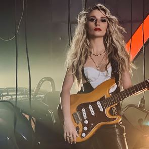 &lt;em>Михаела&lt;/em> &lt;em>Маринова&lt;/em> поставя ново начало с &quot;До безкрай&quot;