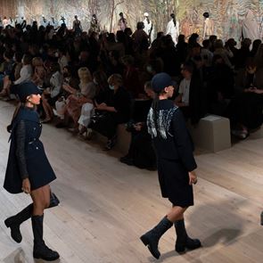 <em>Dior</em> се завръща към реалността и висшата мода