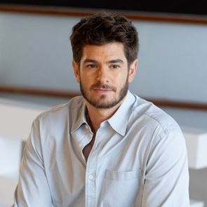 Андрю Гарфийлд е отново сам