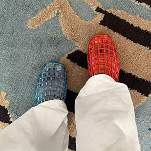 Прозрачни, шарени, готини: Jelly обувките на лятото