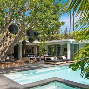 Разходка из луксозния оазис на Синди Крауфорд (ГАЛЕРИЯ