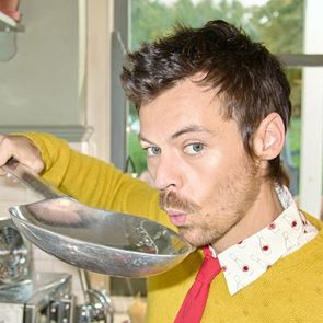 <em>Хари</em> <em>Стайлс</em> поставя начало на нова музикална ера с песента "Aperture"