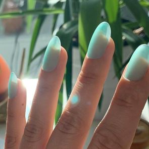 Стъклен маникюр – ново, нежно, красиво