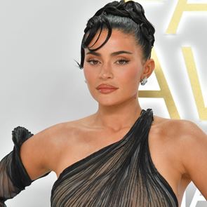 Кайли Дженър отново показа певческите си умения