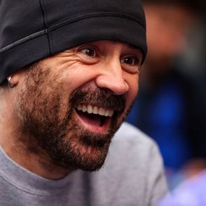 &lt;em>Колин&lt;/em> &lt;em>Фарел&lt;/em> пробяга маратон, докато бута приятелка в инвалидна количка