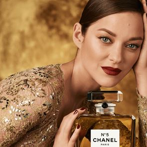 Марион Котияр, готова да представи Chanel N°5