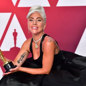 &lt;em>Лейди&lt;/em> &lt;em>Гага&lt;/em> ще пропусне Оскарите, но Том Круз мисли, че е &quot;прекрасна&quot;