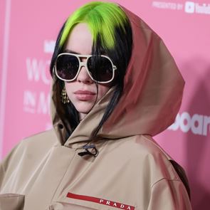 Били Айлиш чете коментарите ви в социалните мрежи