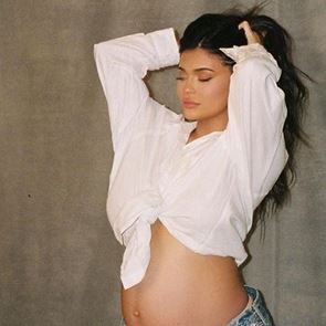 Ъм, да не би Кайли Дженър да е родила тайно... отново