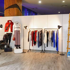 <em>Tommy</em> <em>Hilfiger</em> представи на живо колекцията си за есен 2022