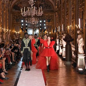 Родна блогърка заедно с Кендал Дженър на представянето на Giambattista Valli x H&M
