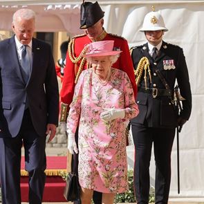 Джо Байдън за кралицата: "Напомня на майка ми