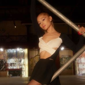 Ариана Гранде се завърна с нов сингъл