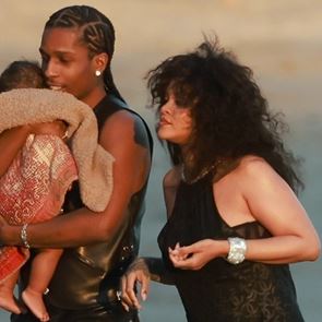 Риана показа сина си за първи път в сладко видео