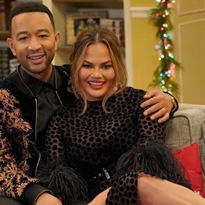 Джон Леджънд получава еднакви подаръци от Криси Тейгън всяка &lt;em>Коледа&lt;/em>