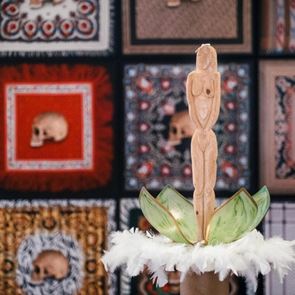 Нов музей зад стари стени. И зад всичко това една… жена