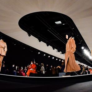 Модернистичната магия на Max Mara очарова Милано