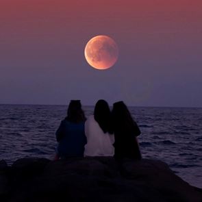 &lt;em>Ягодова&lt;/em> &lt;em>луна&lt;/em> в Козирог: време е за кариерен растеж