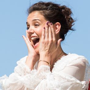 &lt;em>Кейти&lt;/em> &lt;em>Холмс&lt;/em> позира без грим и разкрива тайните си за красота