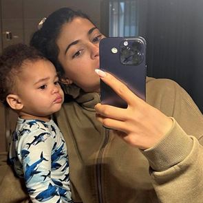 Кайли Дженър показа сина си и сподели новото му име