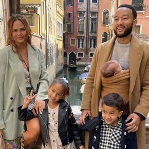 Криси Тейгън отговори на коментарите, че бебето й е от &lt;em>сурогатна&lt;/em> &lt;em>майка&lt;/em>