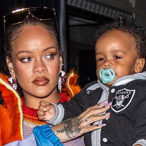 Няма да познаете на кого Риана е кръстила детето си