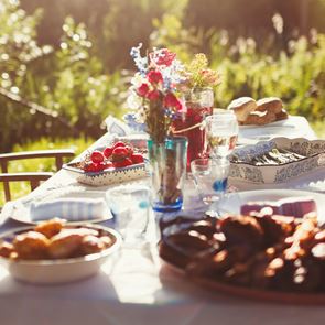 SUMMER PARTY: 6 решения за вашата маса