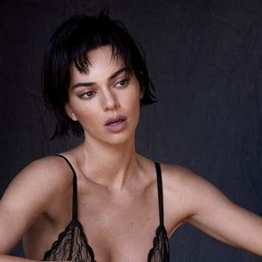 &lt;em>Кендал&lt;/em> &lt;em>Дженър&lt;/em>: копие на майка си в новата кампания на Calvin Klein