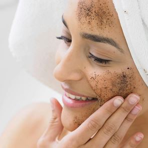 Черните точки: какво всъщност пречи на кожата ти да се изчисти