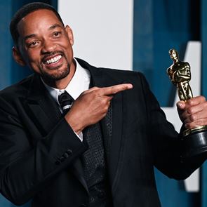 Уил Смит поднесе извинение, но драмата продължава