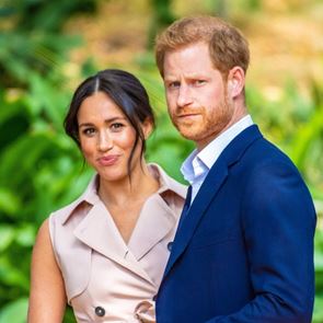Кралският двор смекчи тона с Меган и Хари
