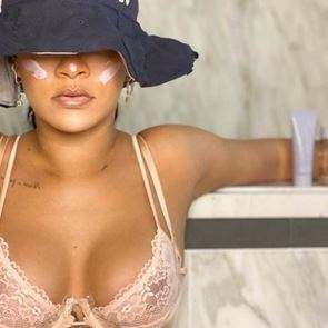 Риана има любима част от тялото си и не се притеснява да я показва