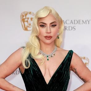 &lt;em>Лейди&lt;/em> &lt;em>Гага&lt;/em> дебютира с нова визия