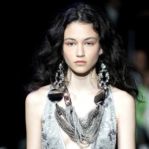 Българката Белослава Хинова дефилира за Armani