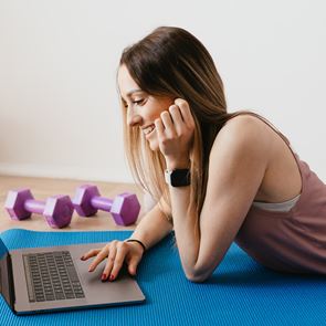 Любимите ни YouTube тренировки за спорт вкъщи