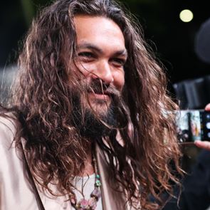 Джейсън Момоа ще спаси планетата, но иска да му помогнем