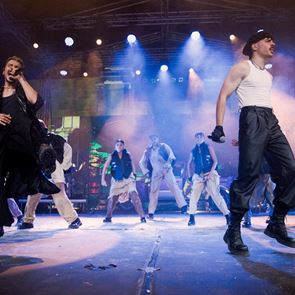 &quot;&lt;em>Молец&lt;/em>&quot; стартираха турнето си с разпродадени концерти