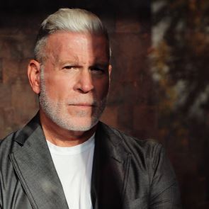 ЕКСКЛУЗИВНО: Ник Уустър пише правилата, не само на добрия стил