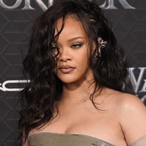 Риана се вълнува от сина си и Savage x Fenty