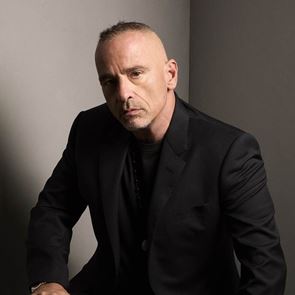 <em>Ерос</em> <em>Рамацоти</em> се завръща с нова музика и световно турне