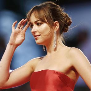 &lt;em>Дакота&lt;/em> &lt;em>Джонсън&lt;/em> има специален трик за нанасяне на спирала