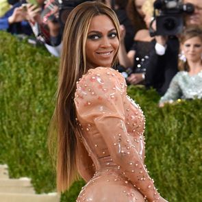 И Бионсе направи голямо дарение в битката срещу коронавируса