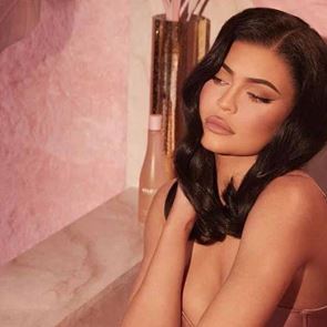 Тайната за красива кожа на Кайли Дженър струва по-малко от 10 лв