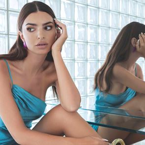 <em>Емили</em> <em>Ратайковски</em> срещу хейтърите, които я обвиниха, че е лоша майка