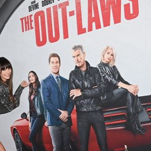 &lt;em>Нина&lt;/em> &lt;em>Добрев&lt;/em> дебютира с нова визия на премиерата на новия й филм