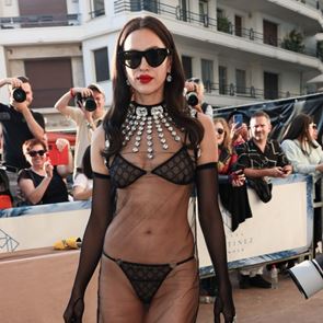 Ирина Шейк не остави нищо на въображението на фестивала в Кан