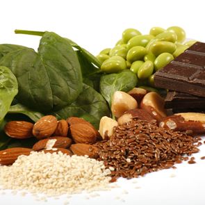 Защо всички трябва да приемаме &lt;em>магнезий&lt;/em>?