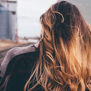 Как да се справим с пърхота, косопада и мазната коса