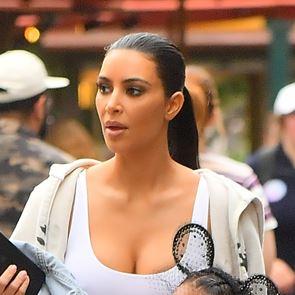 Ким Кардашиян за първи път показа четвъртото си дете